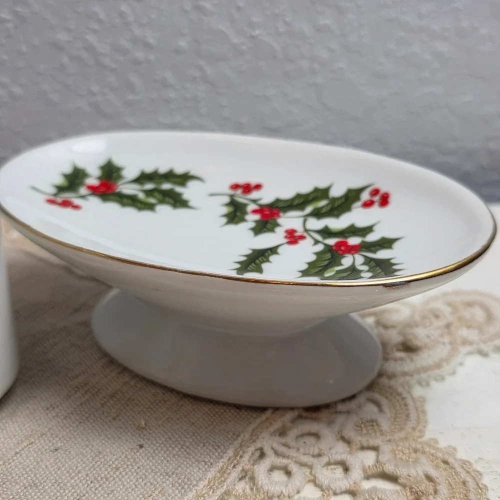 Vintage Christmas Holly Berry Ceramic Toothbrush Holder & Soap Dish Gold Trim